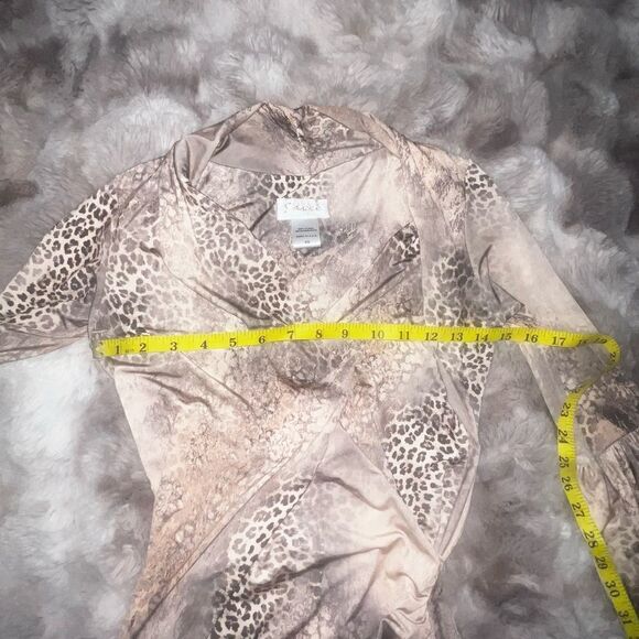 Gorgeous Savee Couture Animal Leopard Wrap V drape neckline, Bell Sleeves, XS - Picture 9 of 12